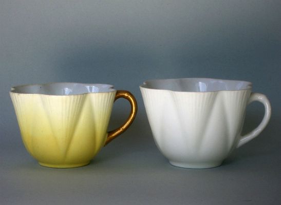 DAINTY Teas W'man(L) &Shelley(R)